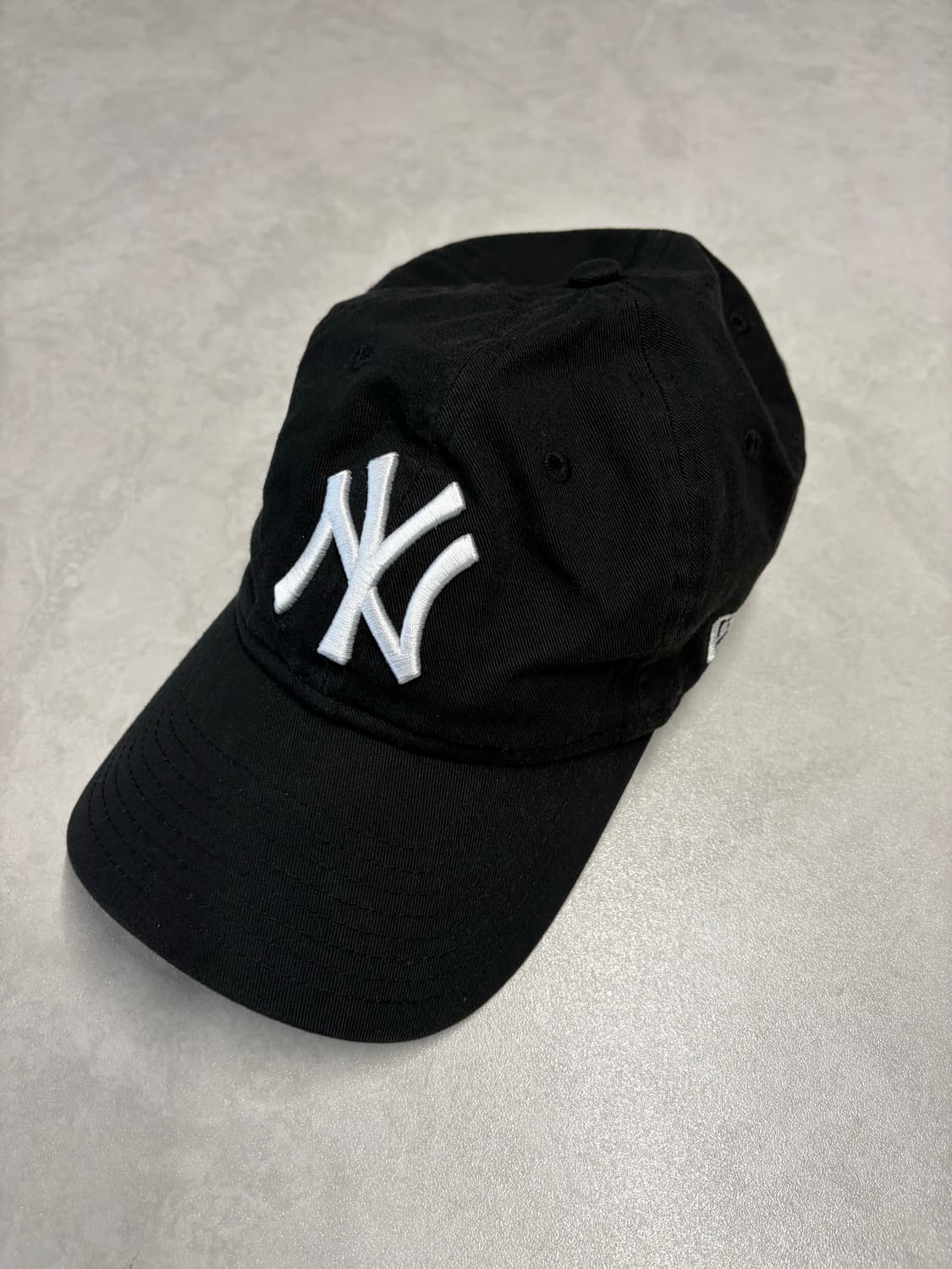 뉴에라 x MOMA 9twenty 볼캡 블랙 상품이미지1