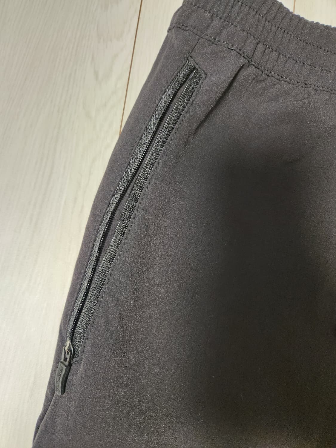 새상품급) 데상트 에센셜 우븐 팬츠 S0321RPT84 사이즈100 2x 상품이미지6