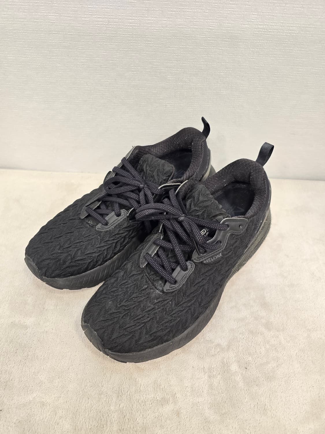 언더아머 HOVR 검정 운동화 270mm 상품이미지1