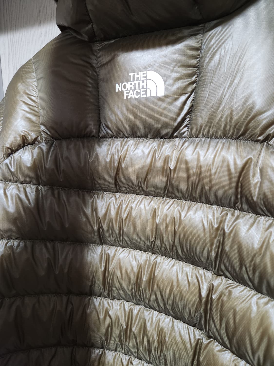 노스페이스 마테호른 경량패딩 L(100) 카키 상품이미지3