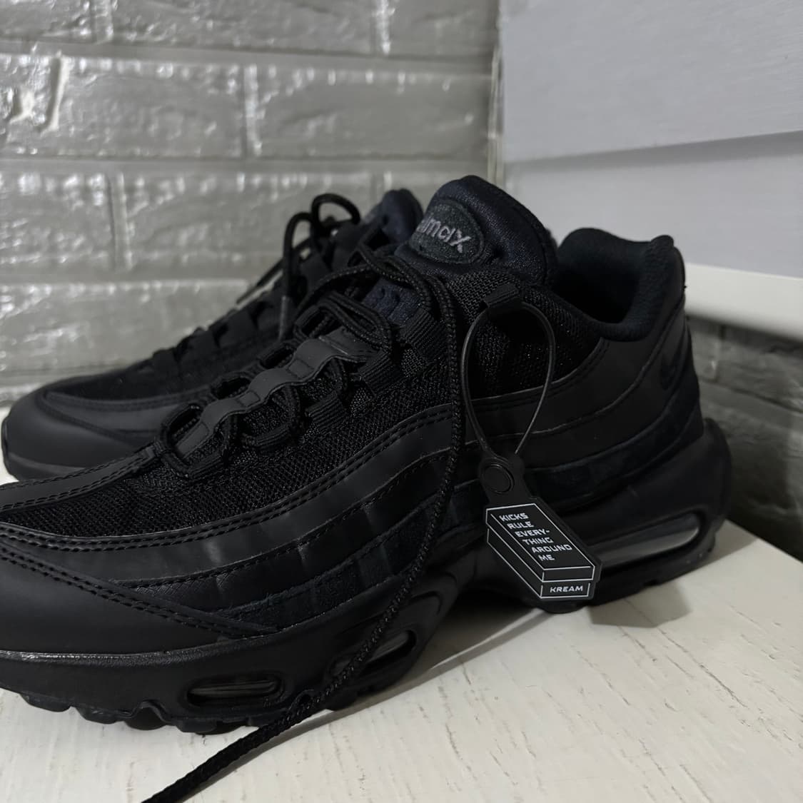 에어맥스95 에센셜 트리플 블랙 265사이즈 상품이미지3