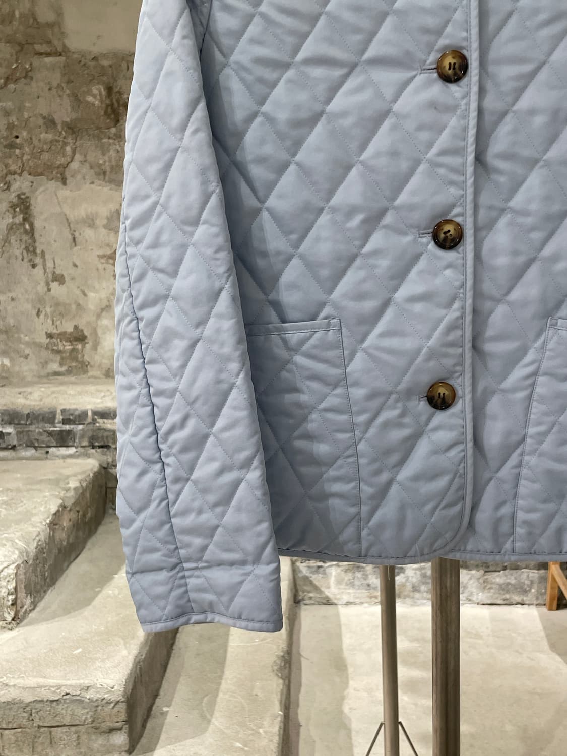 버버리 스카이 블루 버튼 퀼팅 자켓 상품이미지4