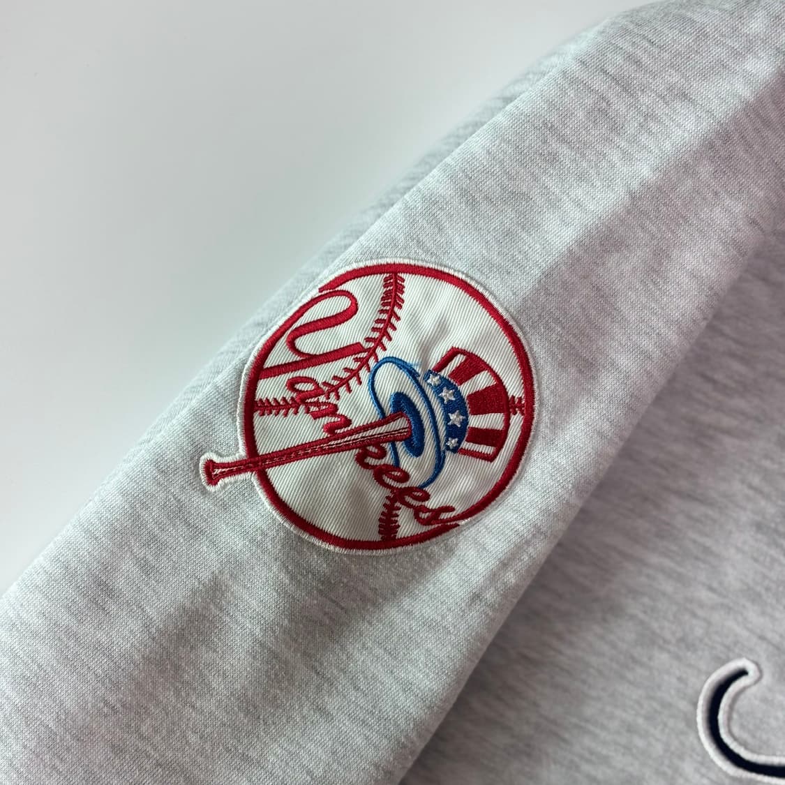 MLB 뉴욕 양키스 헤리티지 자수 로고 맨투맨 상품이미지3