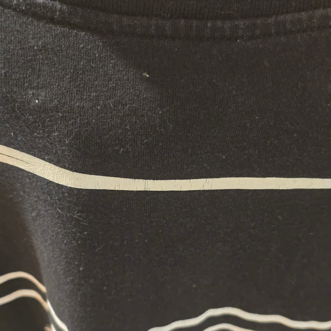 오프화이트 드로잉 스타일의 그래픽 긴팔 티셔츠 상품이미지6