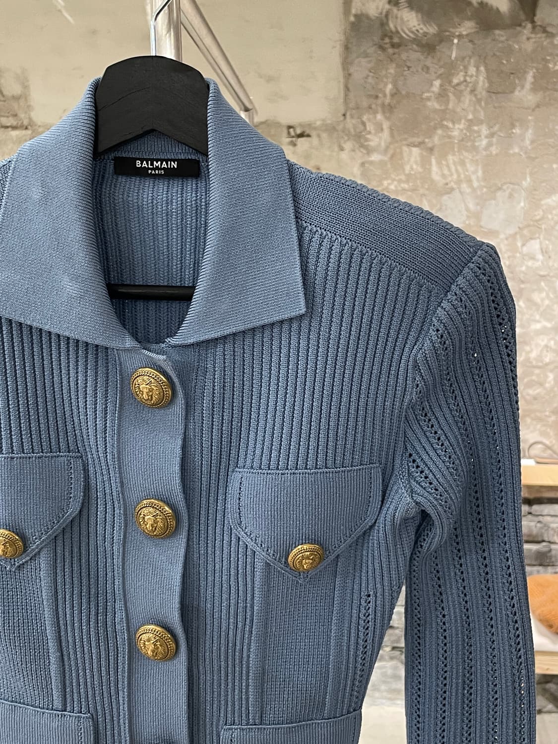 발망 파스텔 블루 포인트엘 숄더패드 금장 니트 가디건 상품이미지3