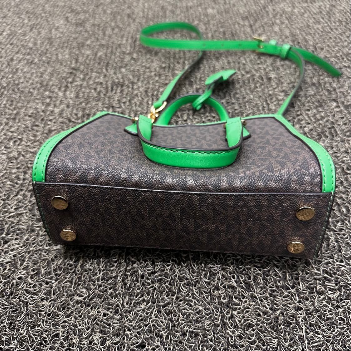 마이클코어스 시그니처 샹탈 여성 크로스백 그린 상품이미지7