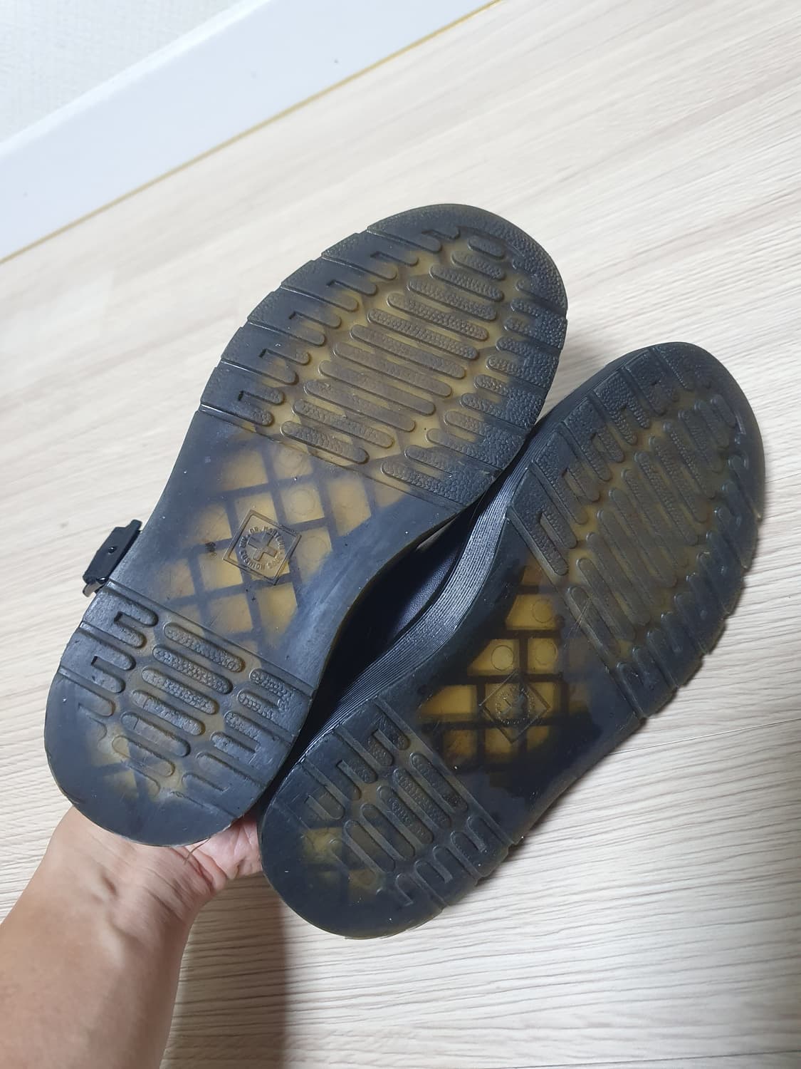 닥터마틴 칼슨 뮬 슬리퍼 220 상품이미지7