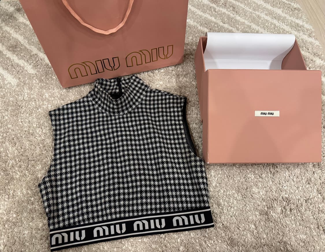 정품 미우미우 크롭티 상품이미지1