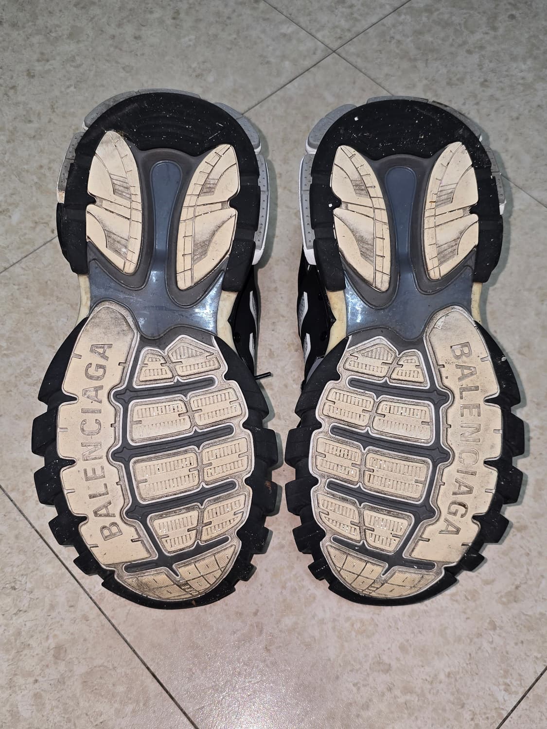 발렌시아가 트랙 42 사이즈 / 블랙 그레이 상품이미지3