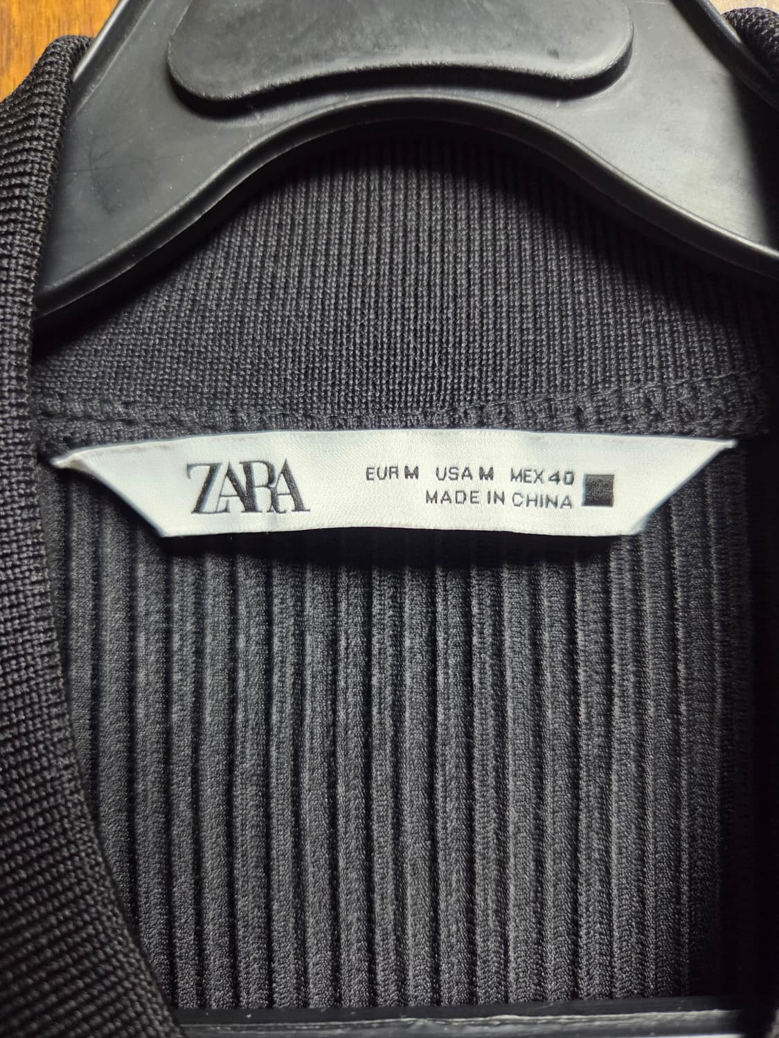 자라 플리츠 봄버 자켓 판매합니다. 상품이미지3