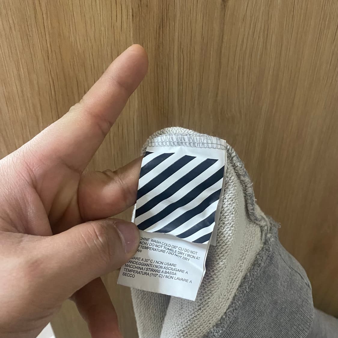 오프화이트 F/W 18-19 맨투맨 L 상품이미지9