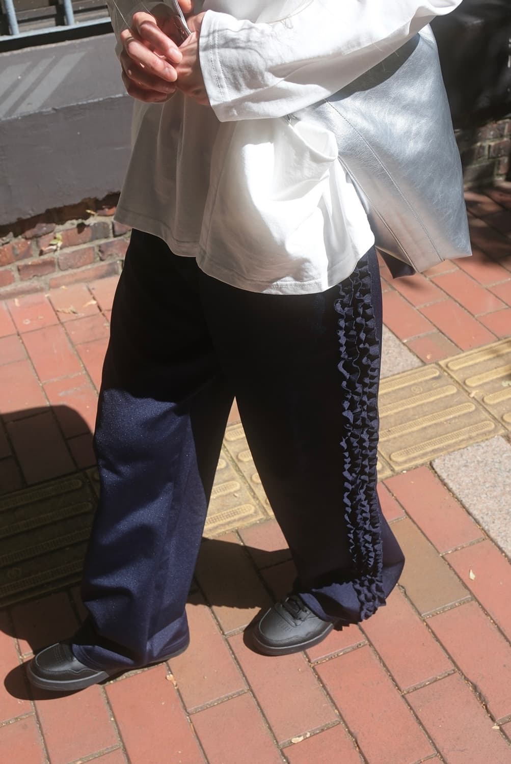생긴 러플 트랙 팬츠 바지 ruffle track pants navy 상품이미지3