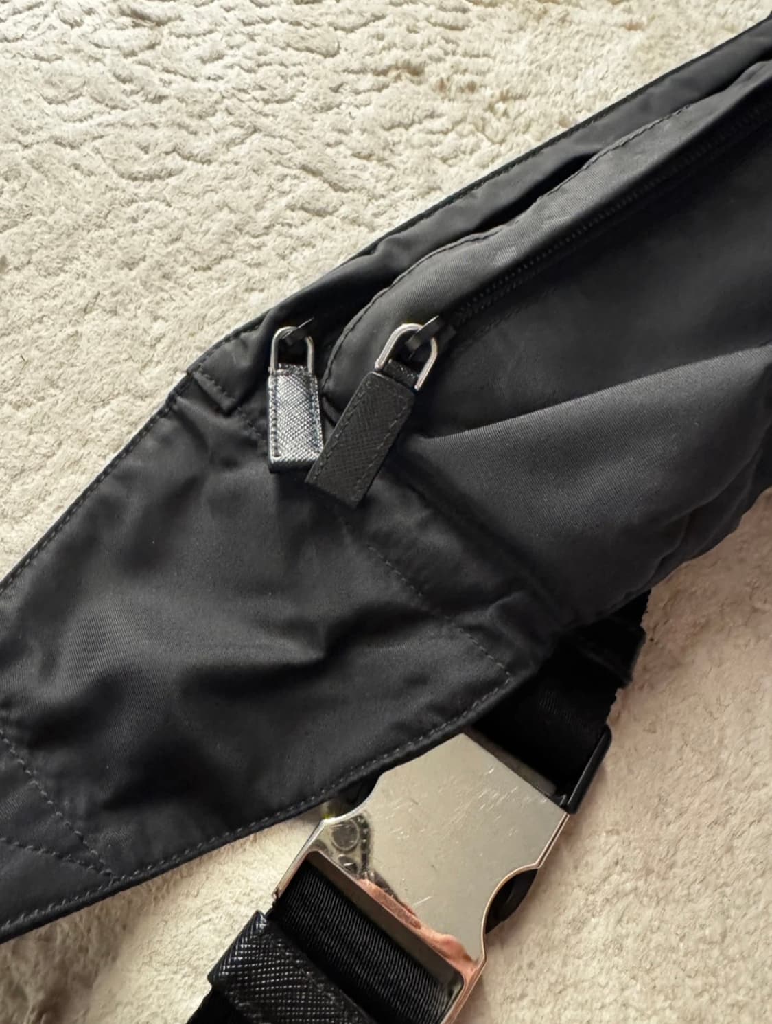 프라다 2VL132 포코노 블랙 웨이스트 벨트백 상품이미지2