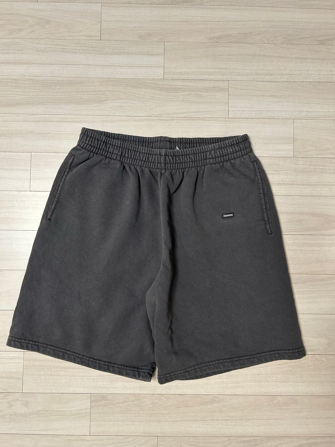 (L) 슈프림 오버다이드 스몰박스로고 스웻쇼츠-24ss  상품이미지1