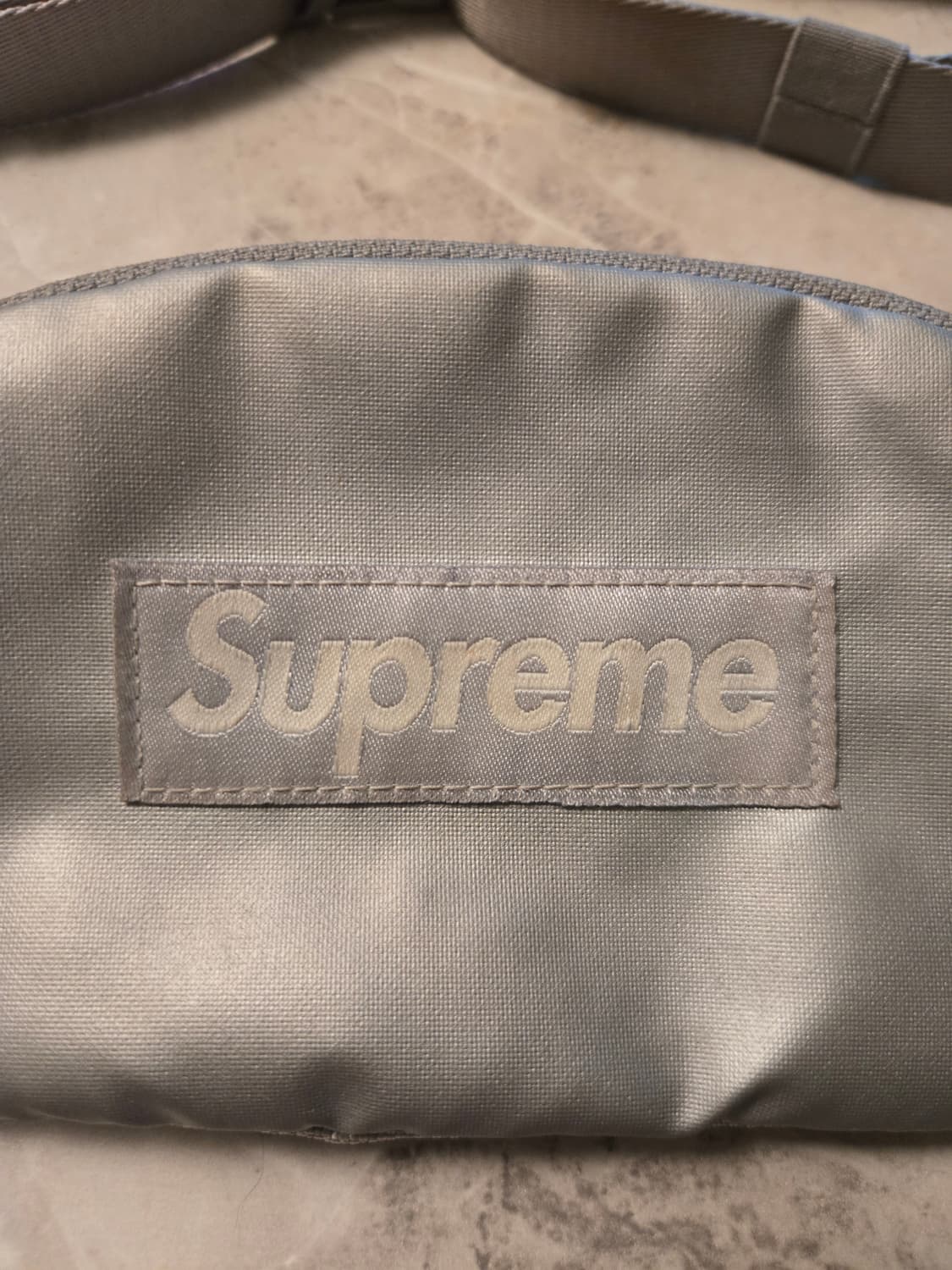 22FW 슈프림 실버 스몰 웨이스트백 상품이미지2
