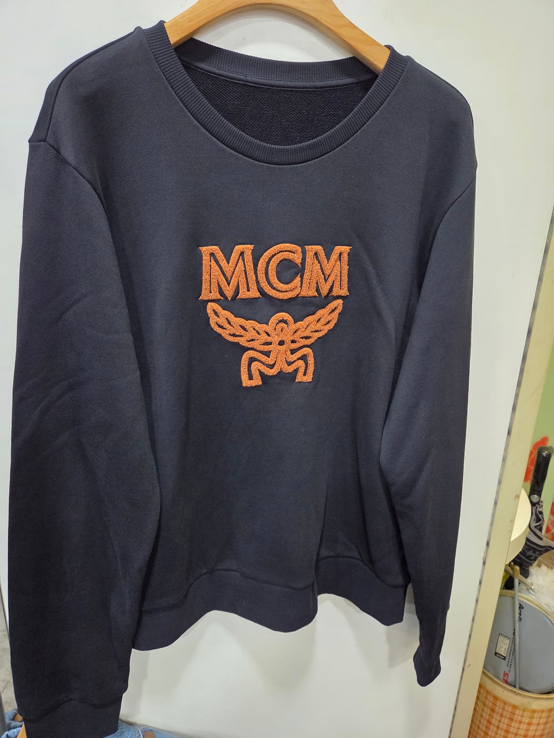 mcm 블랙 맨투맨 상품이미지1