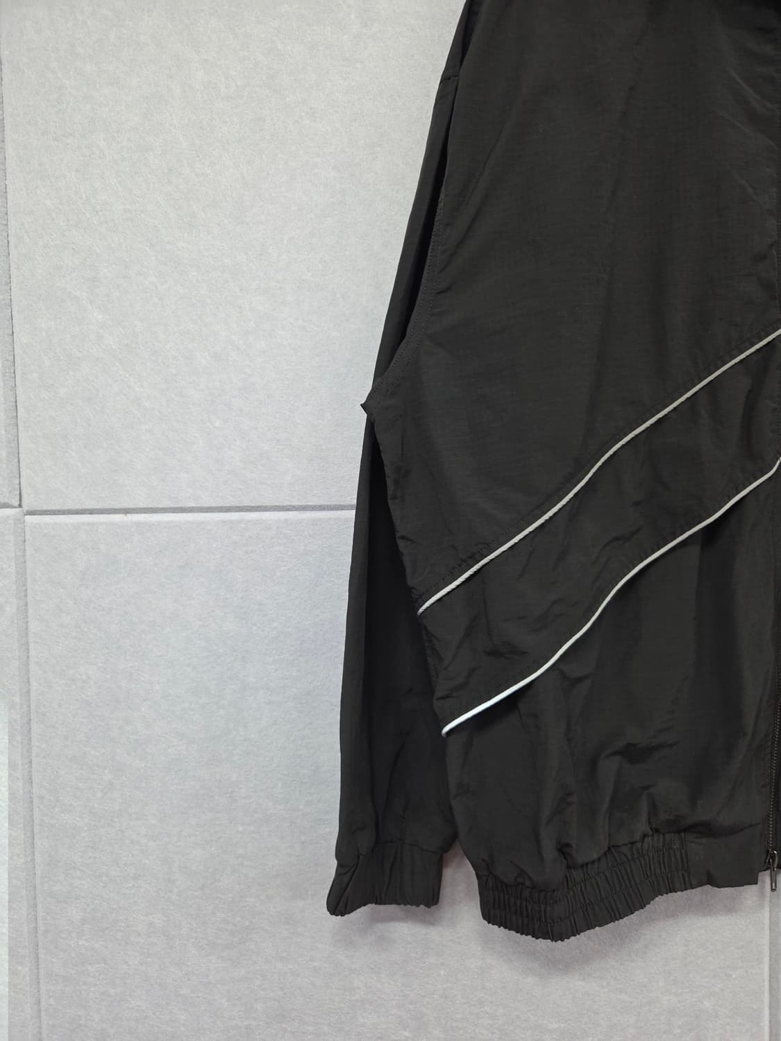 파르티멘토 블랙 파이핑 트랙 자켓 상품이미지3