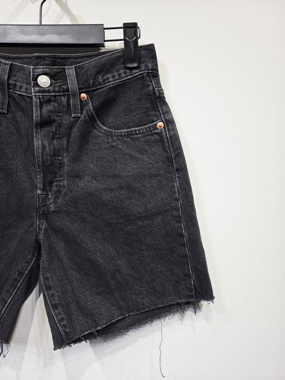 리바이스 501. 여자 흑청 데님 숏팬츠_24 상품이미지3