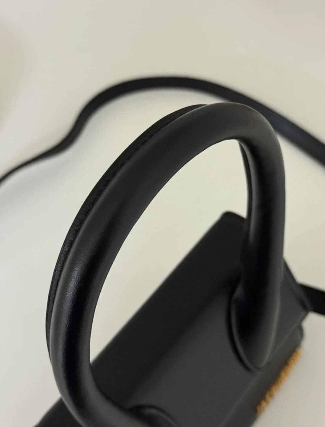 자크뮈스 르 치키토 모옌 레더백 상품이미지4