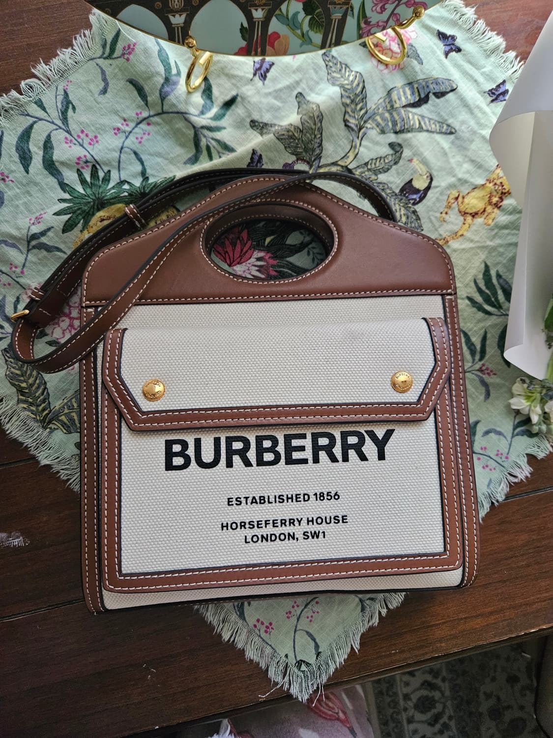 버버리 투톤 미니 캔버스 레더 토드겸 숄더백 상품이미지1