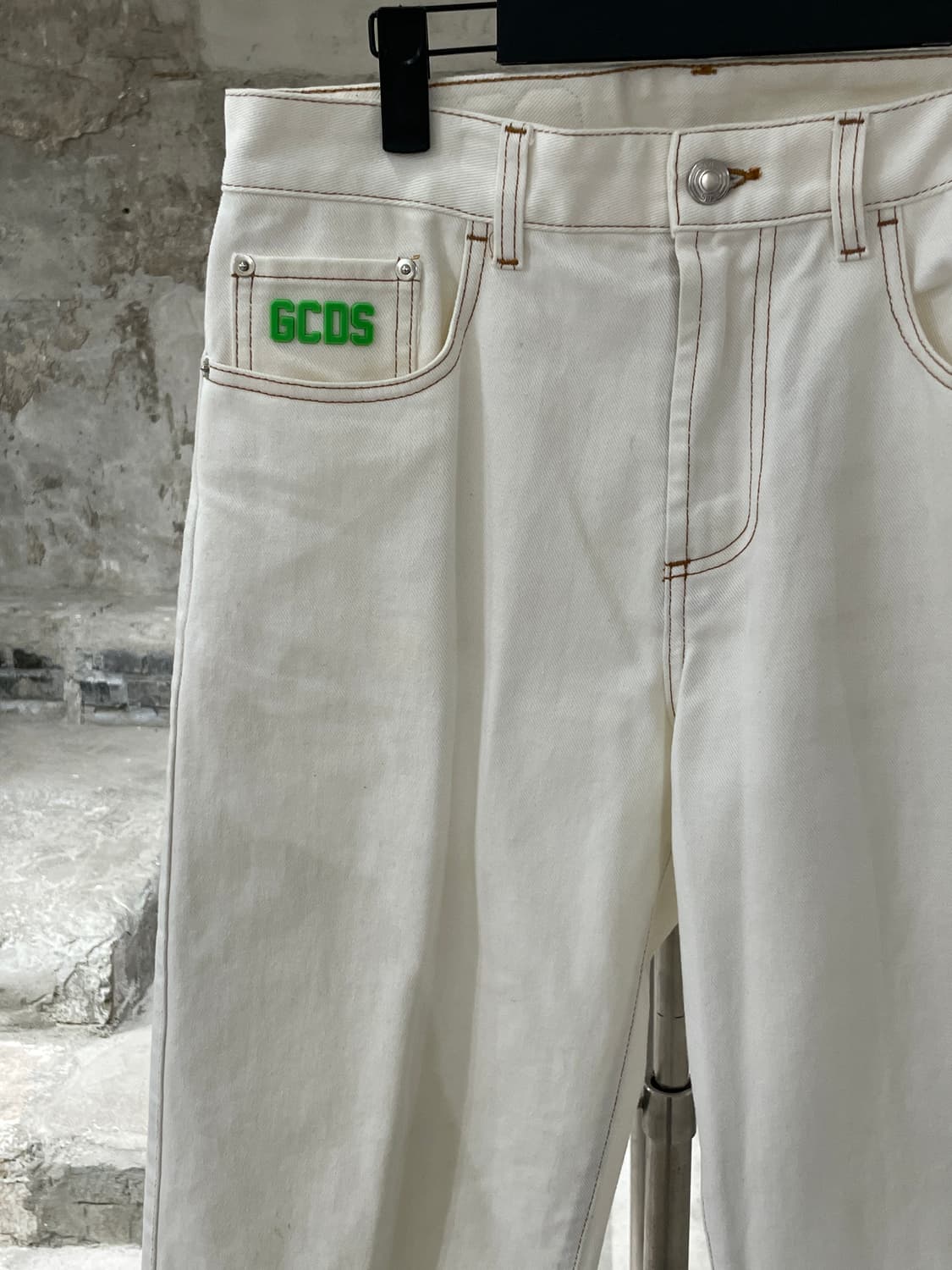 gcds 크림 와이드 컷 데님 팬츠 상품이미지2