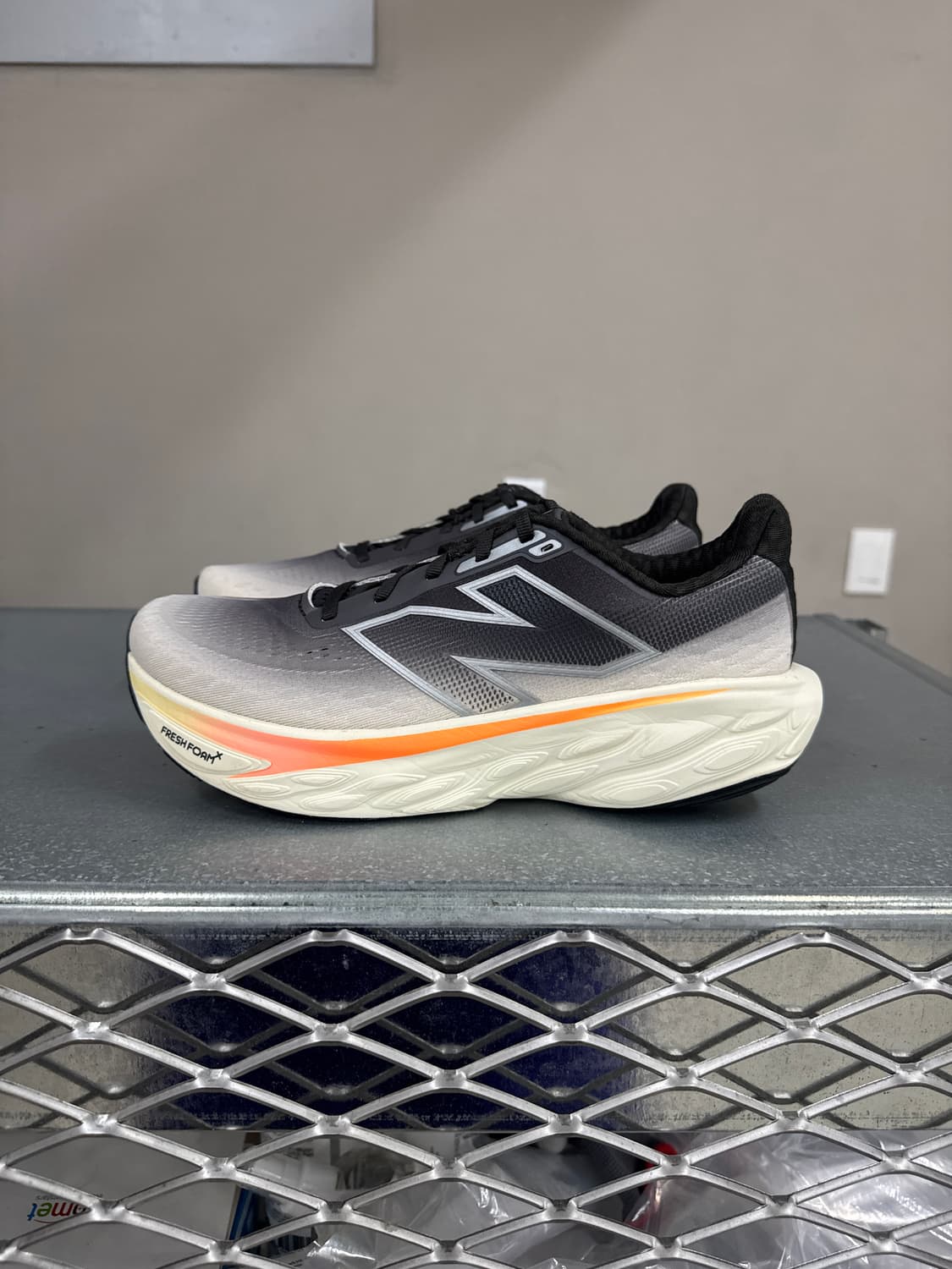 뉴발란스 프레쉬 폼 1080 260 상품이미지1