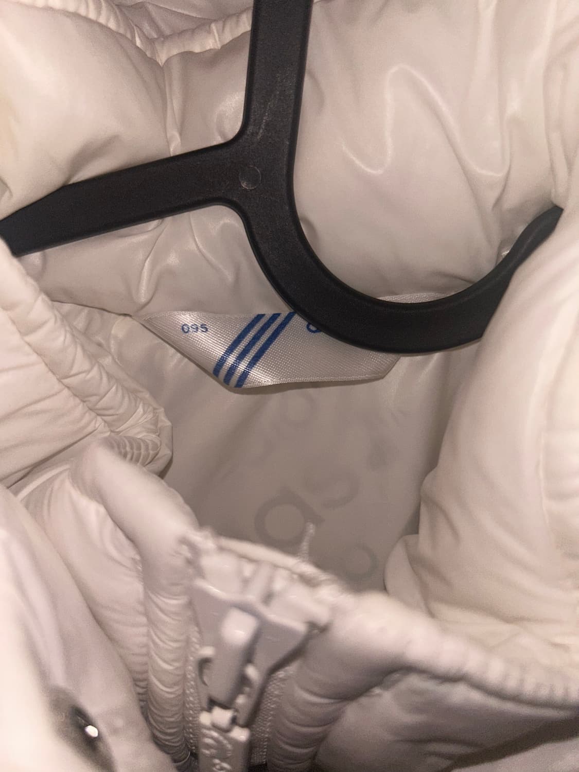 아디다스 퀄팅 후드경량패딩 실버로고 상품이미지3