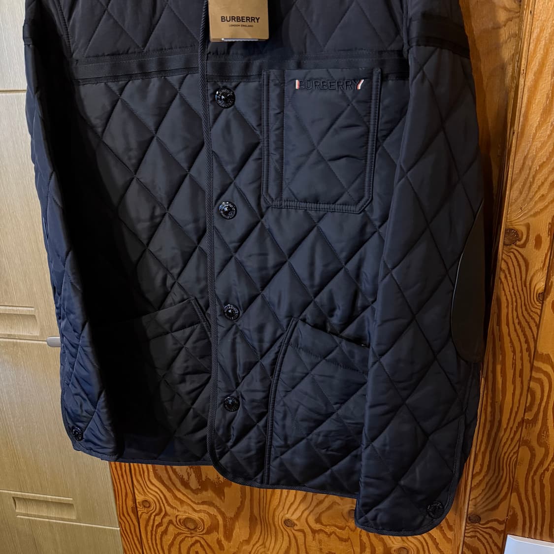 버버리 퀼팅 자켓 판매 합니다. 상품이미지3