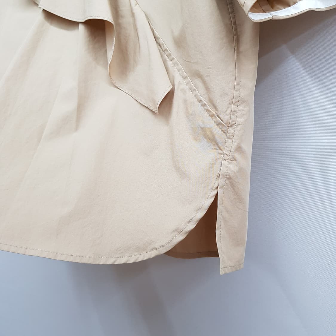 한섬 SJSJ 2021 세일러 카라 러플 블라우스  82-94-160 상품이미지4