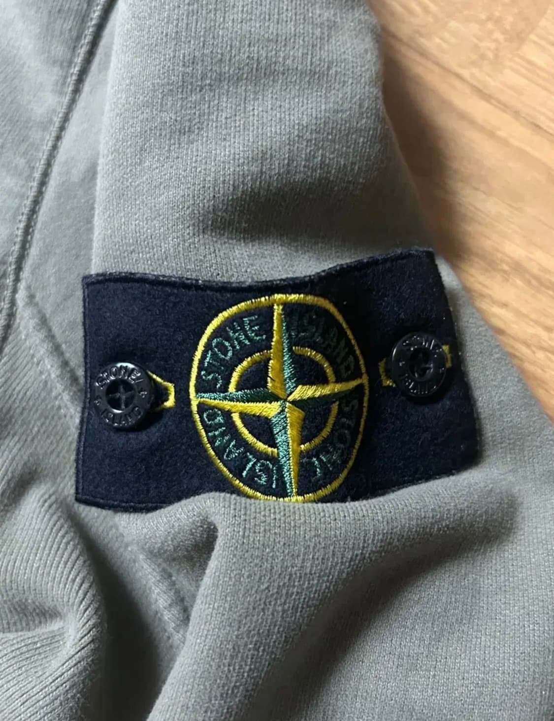 [L]스톤아일랜드 크루넥 카키 맨투맨 상품이미지2