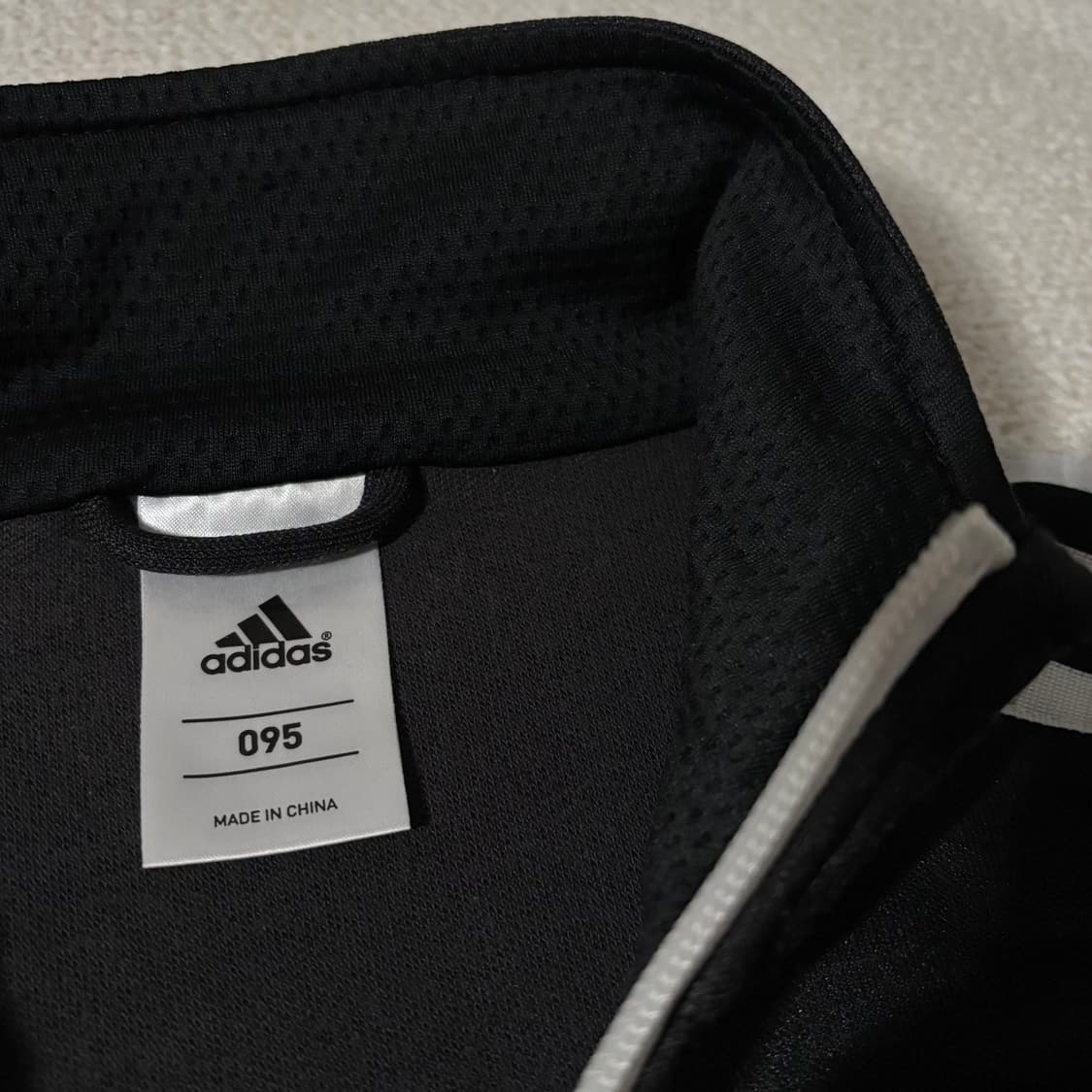 아디다스 블랙 딱붙핏 트랙탑 져지 상품이미지3