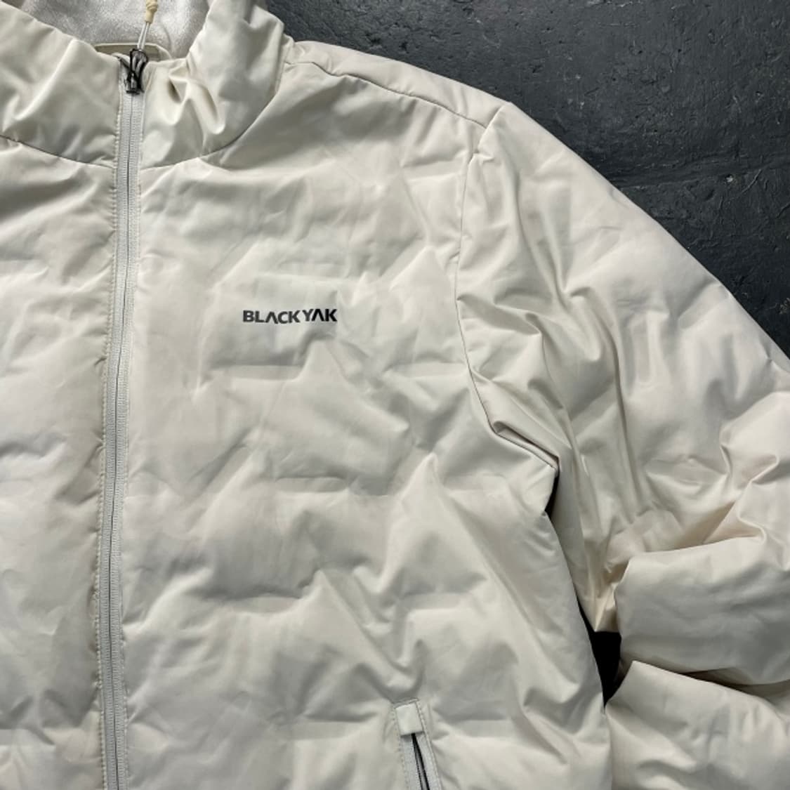 100 블랙야크 경량패딩 상품이미지2