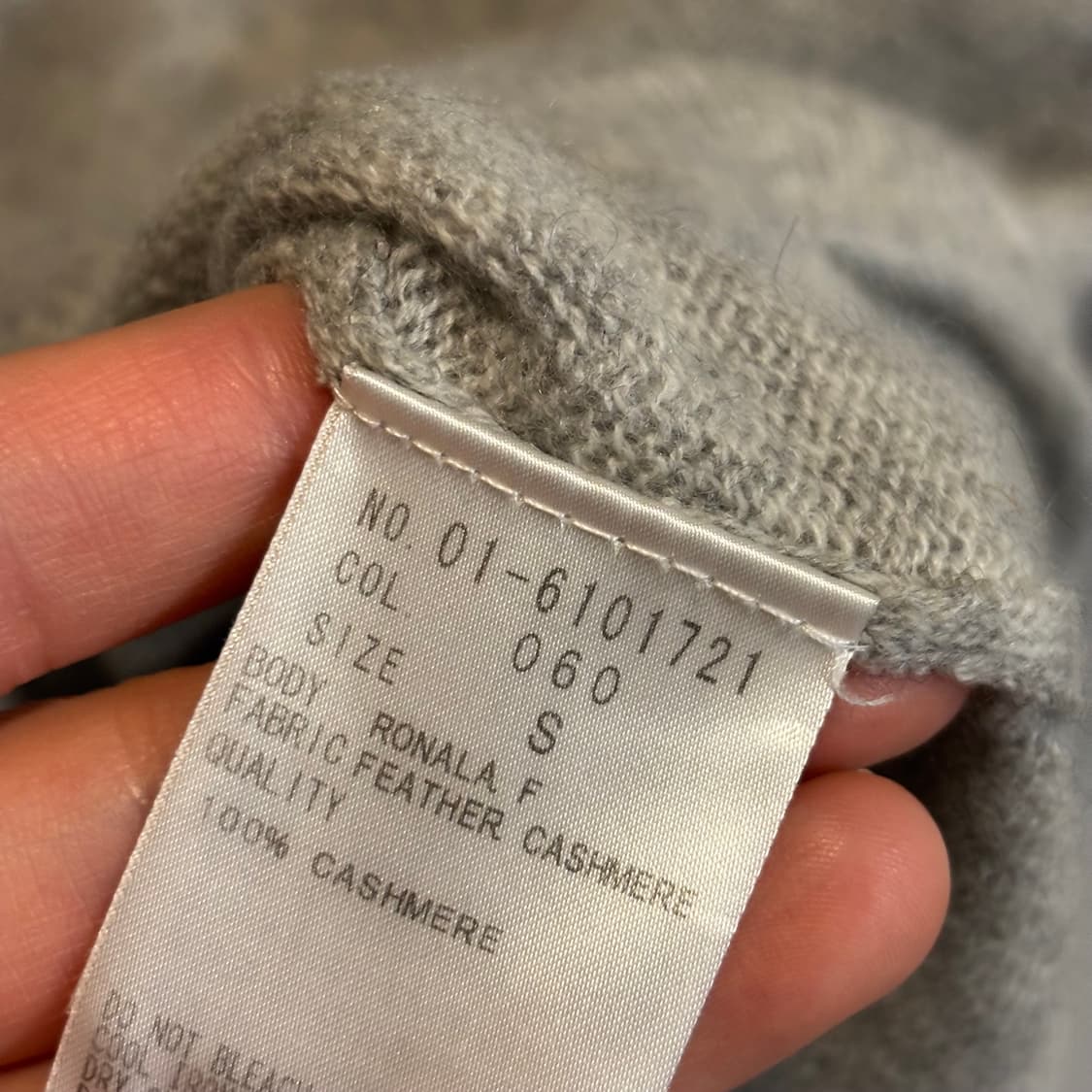 띠어리 Theory 캐시미어 100% 그레이 반목 니트 상품이미지8