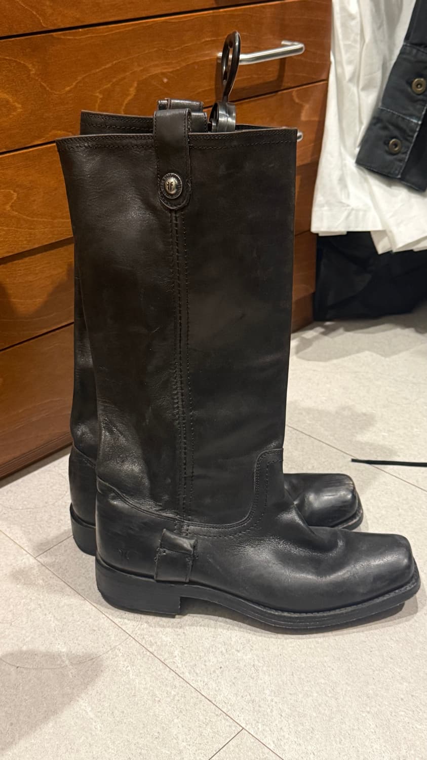 Frye black square toed bo 상품이미지1