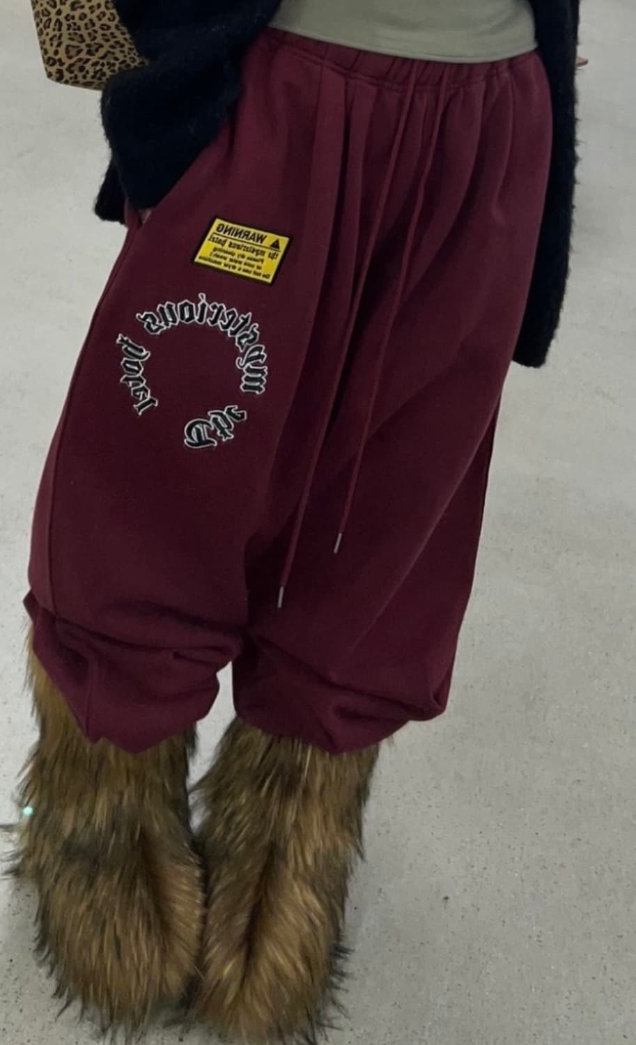 더미스테리어스호텔 트레이닝 팬츠 상품이미지1