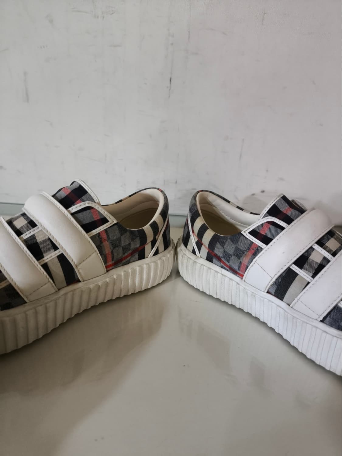 29 버버리 밸크로 스니커즈 상품이미지6