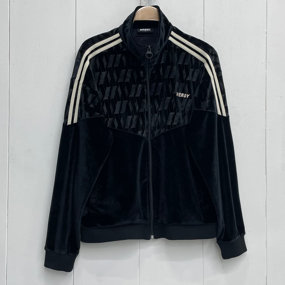 널디(NERDY) 로고 패턴 벨벳 트랙탑 자켓 상품이미지2