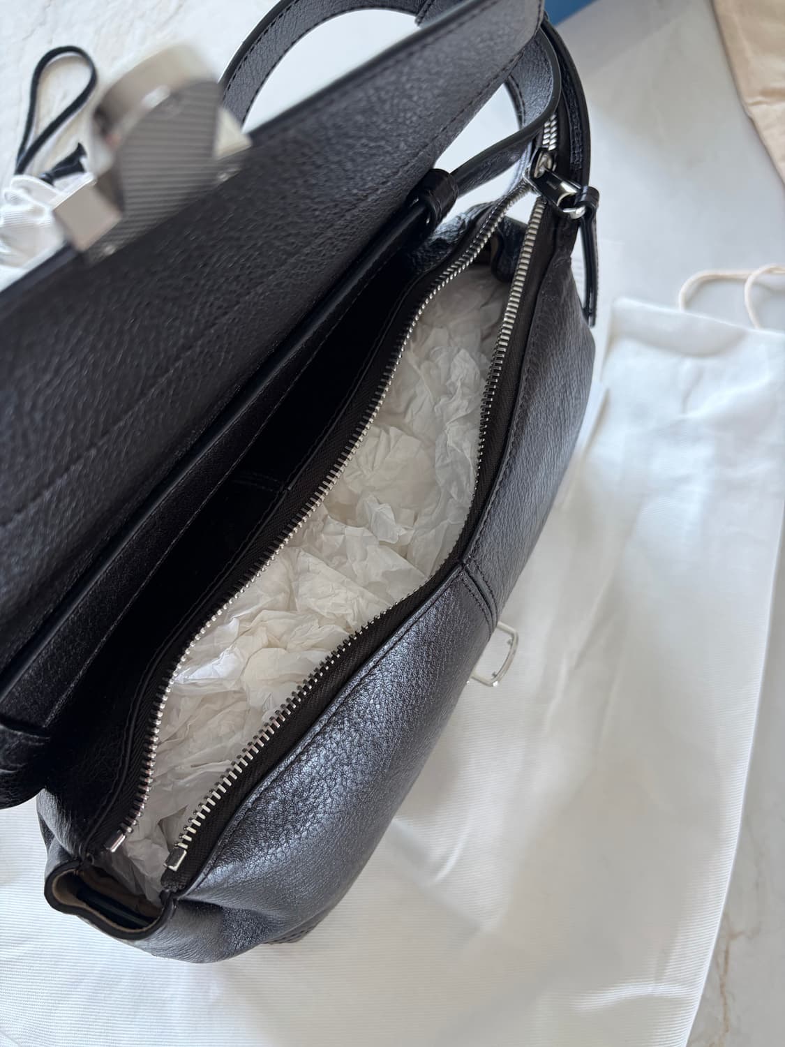 르메르 글로시 베지터블 레더 스몰 기어백 에스프레소 상품이미지5