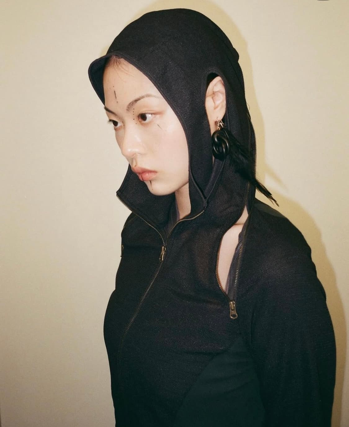 혜인서 25fw Slashed Zip Hoodie 4사이즈 챠콜 상품이미지3