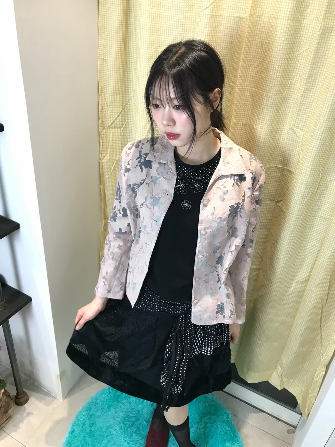 블랙 톤에 자엽스럽게 스며드는 디테일🖤🌷〰️ 상품이미지1