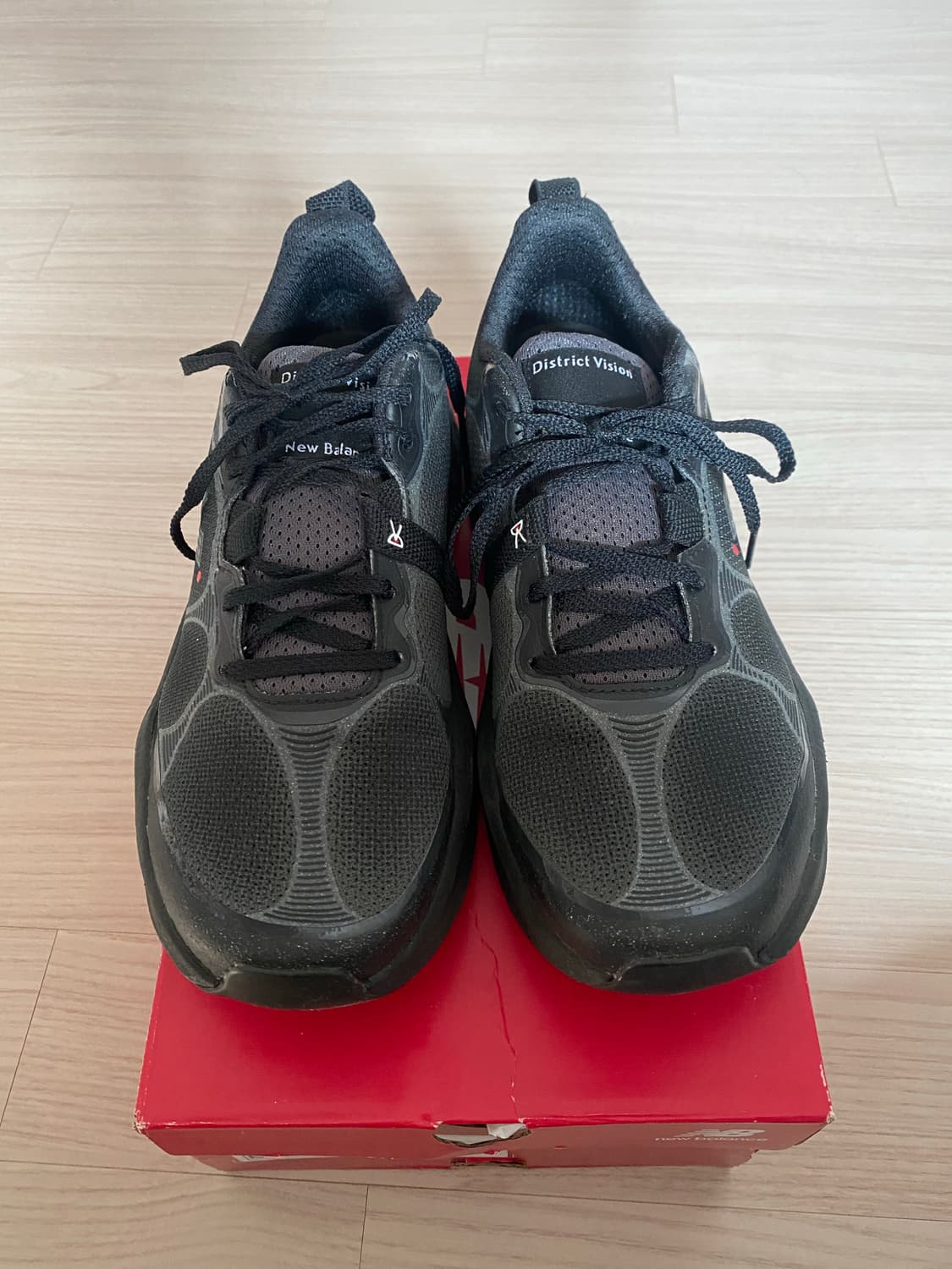 뉴발란스 디스트릭트비전 이에로 v8 district vision 상품이미지1