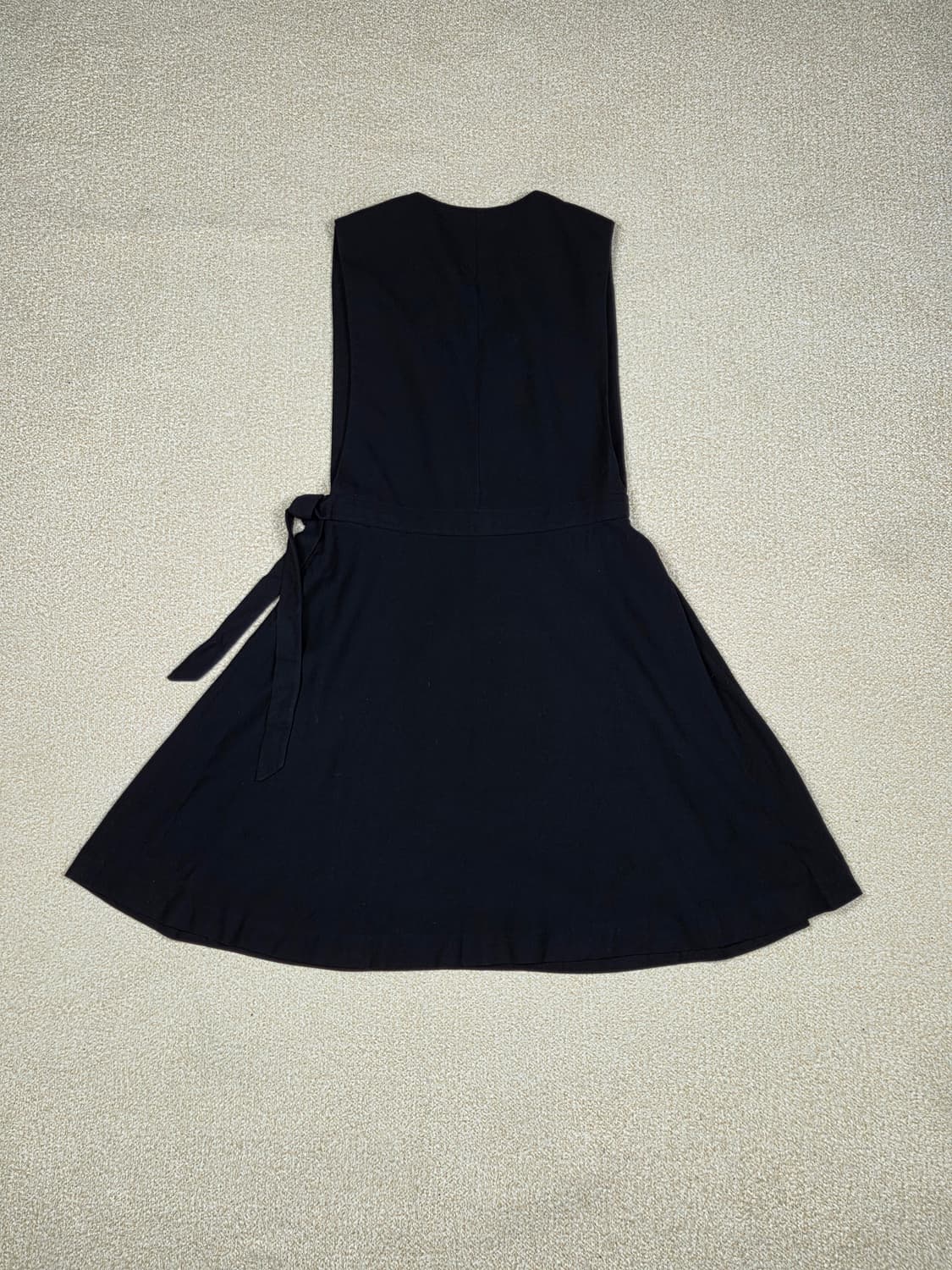 [스튜디오 톰보이] 딥 브이넥 핀턱 슬리브리스 원피스 | 00269 상품이미지8