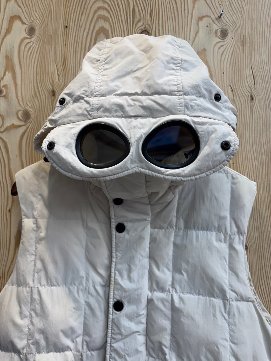 C.P. 컴퍼니 고글 다운 베스트 상품이미지2