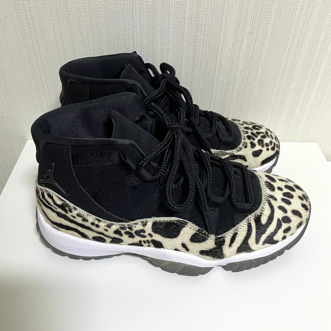[uk4.5] 상태최상 235-240 조던 송치 레오파드 화이트 농구화 상품이미지5