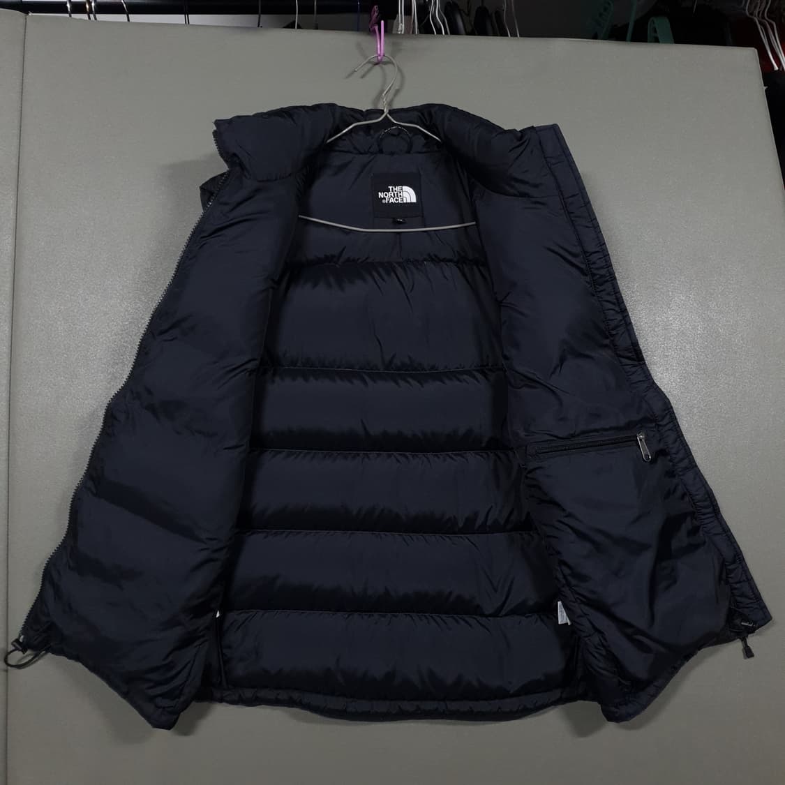 실측 M (95) 노스페이스 700 눕시 패딩 조끼 베스트 카키 블랙 상품이미지6