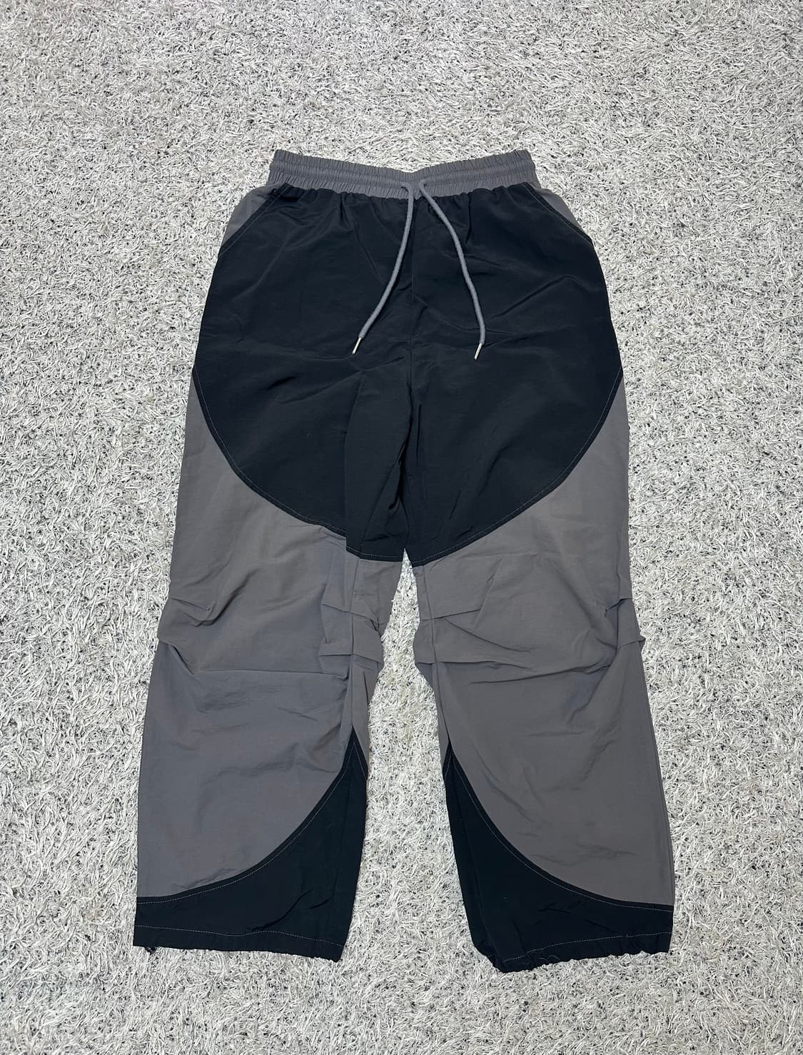 꼼파뇨 라운드 절개 다트 나일론 팬츠 블랙 상품이미지2