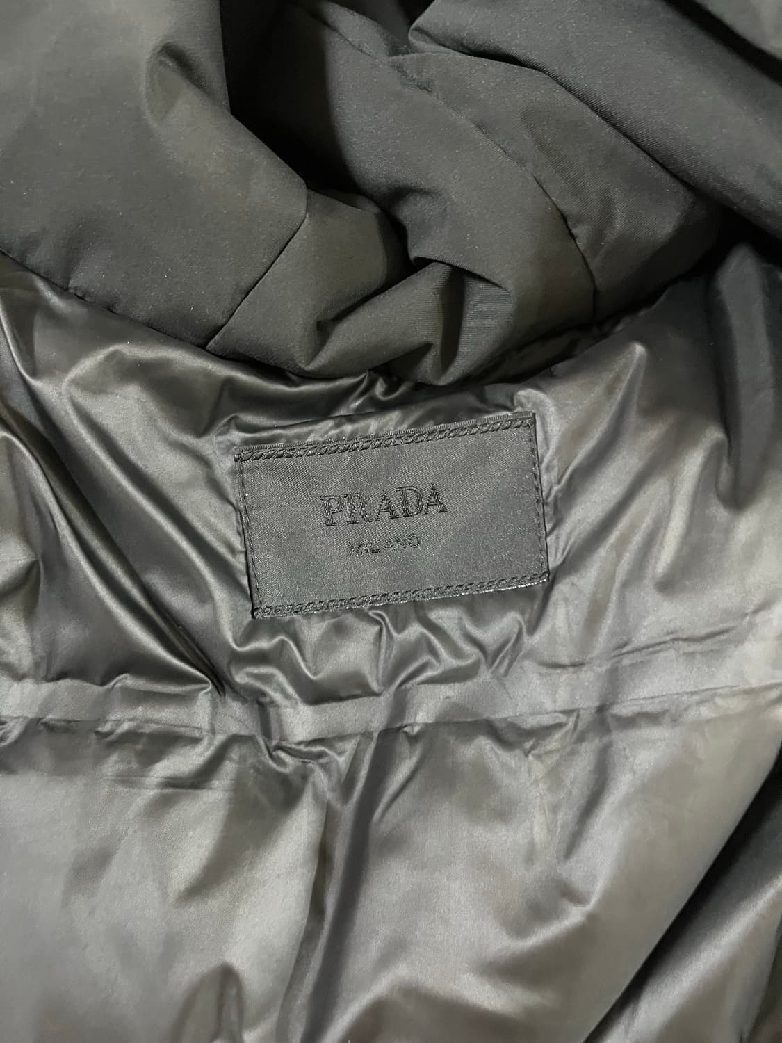 프라다 블랙 후드 패딩 상품이미지2