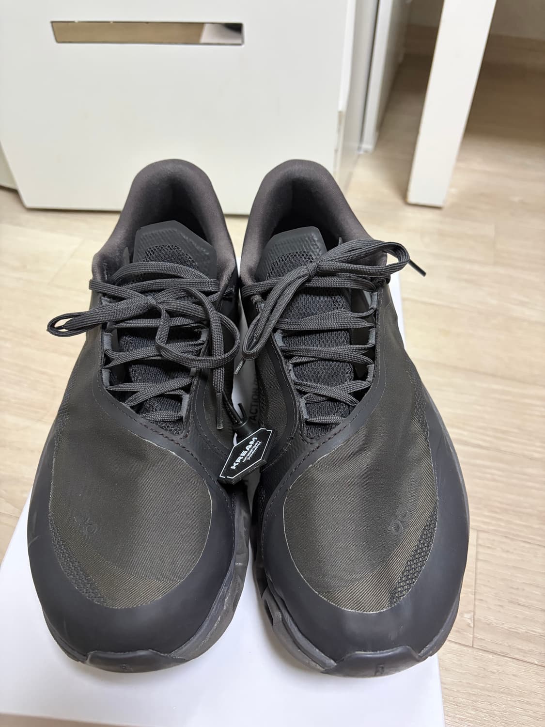 285)온러닝 파프 클라우드몬스터2 쏜 브라운 상품이미지1