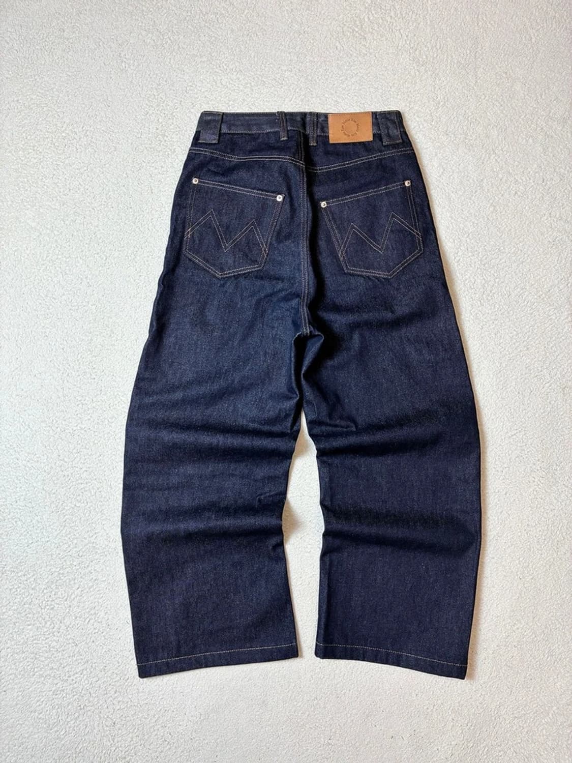 마뗑킴 23FW 포켓 스티치 코팅 데님 팬츠 PN7032 상품이미지5