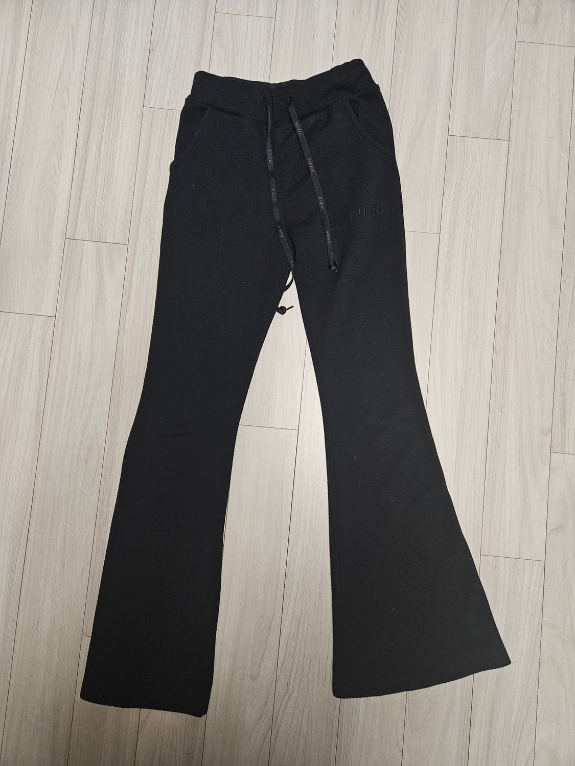 NIEEH 부츠컷 밴딩 트레이닝 팬츠(제니 착용) 상품이미지1